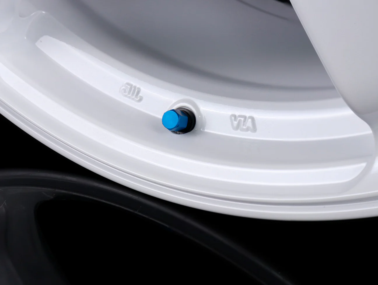 Advan Racing TC4 Wheels - White / 18x9.5 / 5x120 / +38 - Image 3