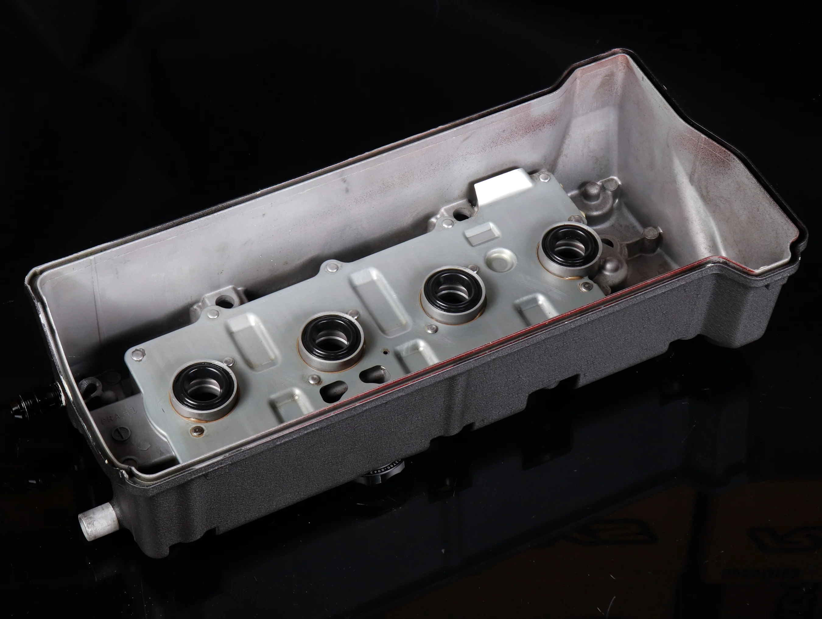 Honda OEM K-Series Valve Cover w/AN Fitting and Skunk2 Oil Cap - Wrinkle Black (Used) - Image 2