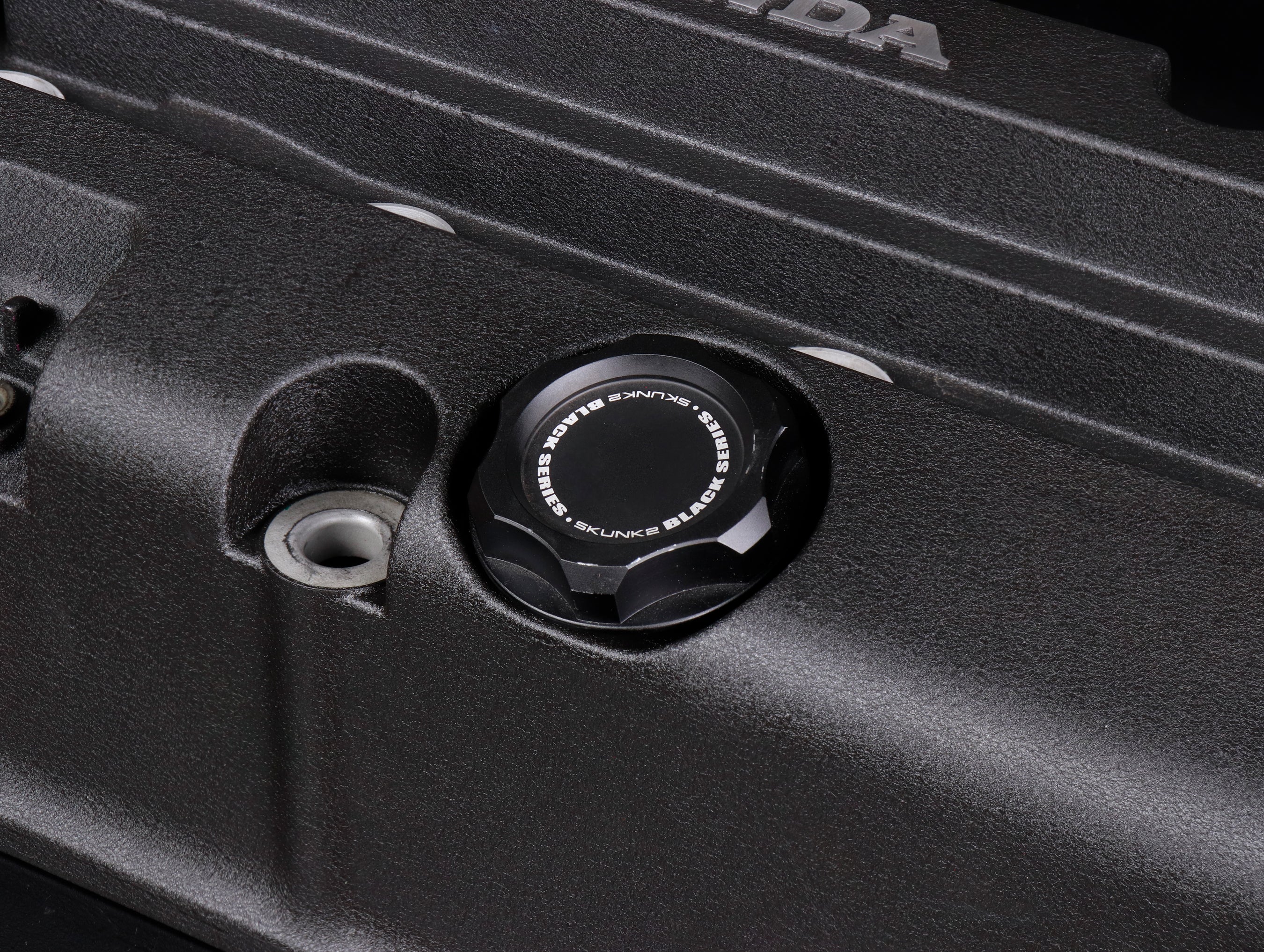 Honda OEM K-Series Valve Cover w/AN Fitting and Skunk2 Oil Cap - Wrinkle Black (Used) - Image 3