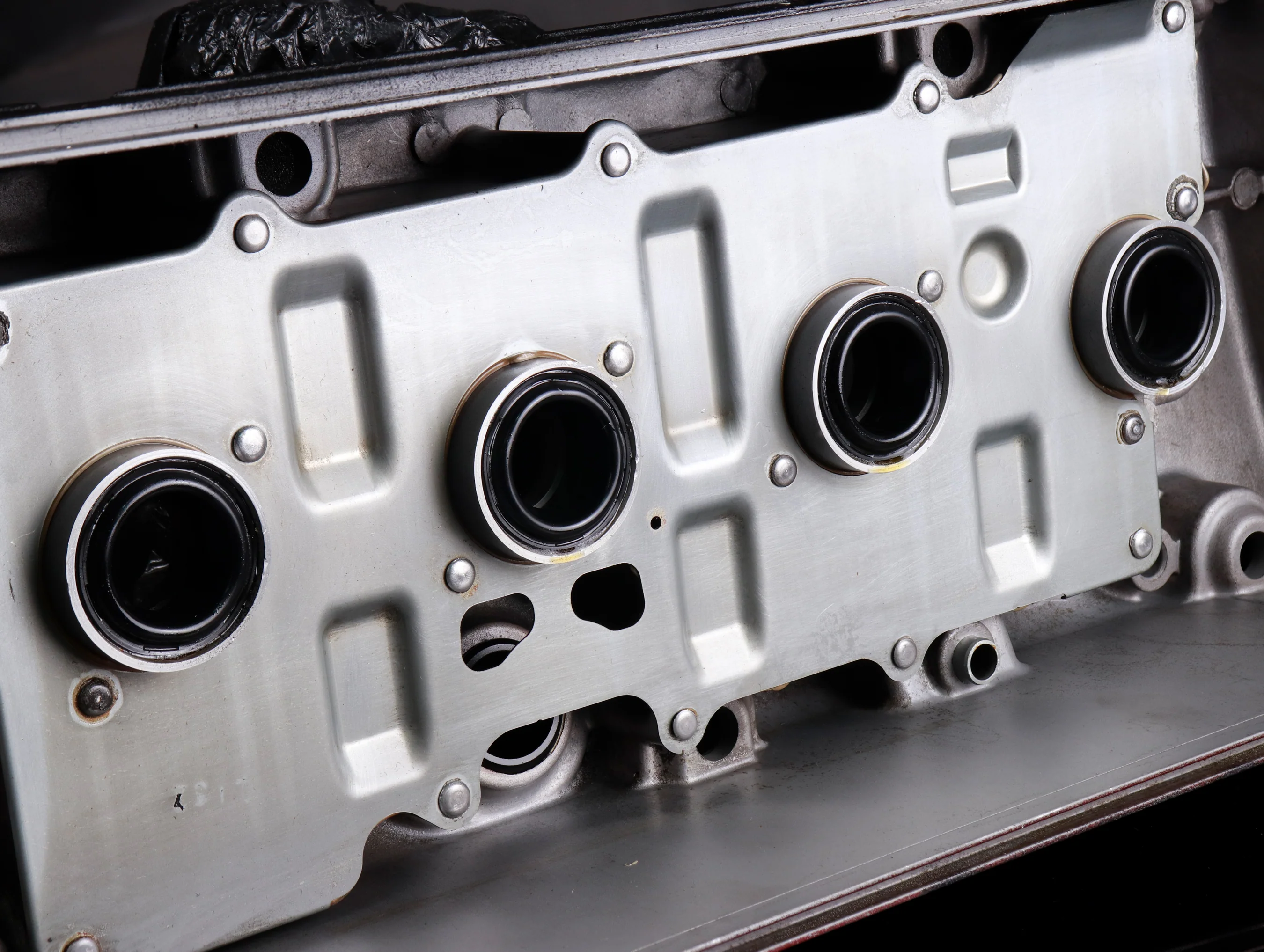 Honda OEM K-Series Valve Cover w/AN Fitting and Skunk2 Oil Cap - Wrinkle Black (Used) - Image 8