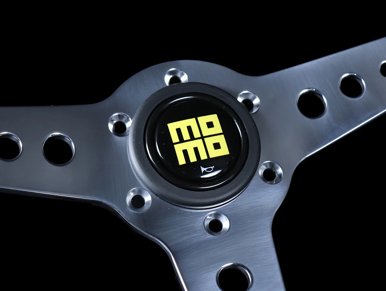 Momo California 360mm Steering Wheel - Image 3