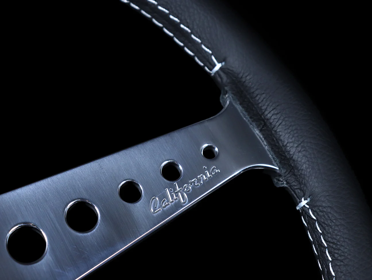 Momo California 360mm Steering Wheel - Image 4