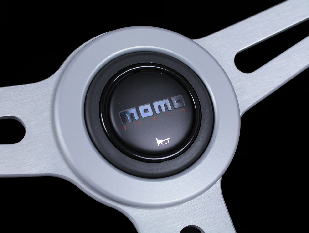 Momo Retro 360mm Steering Wheel - Image 3