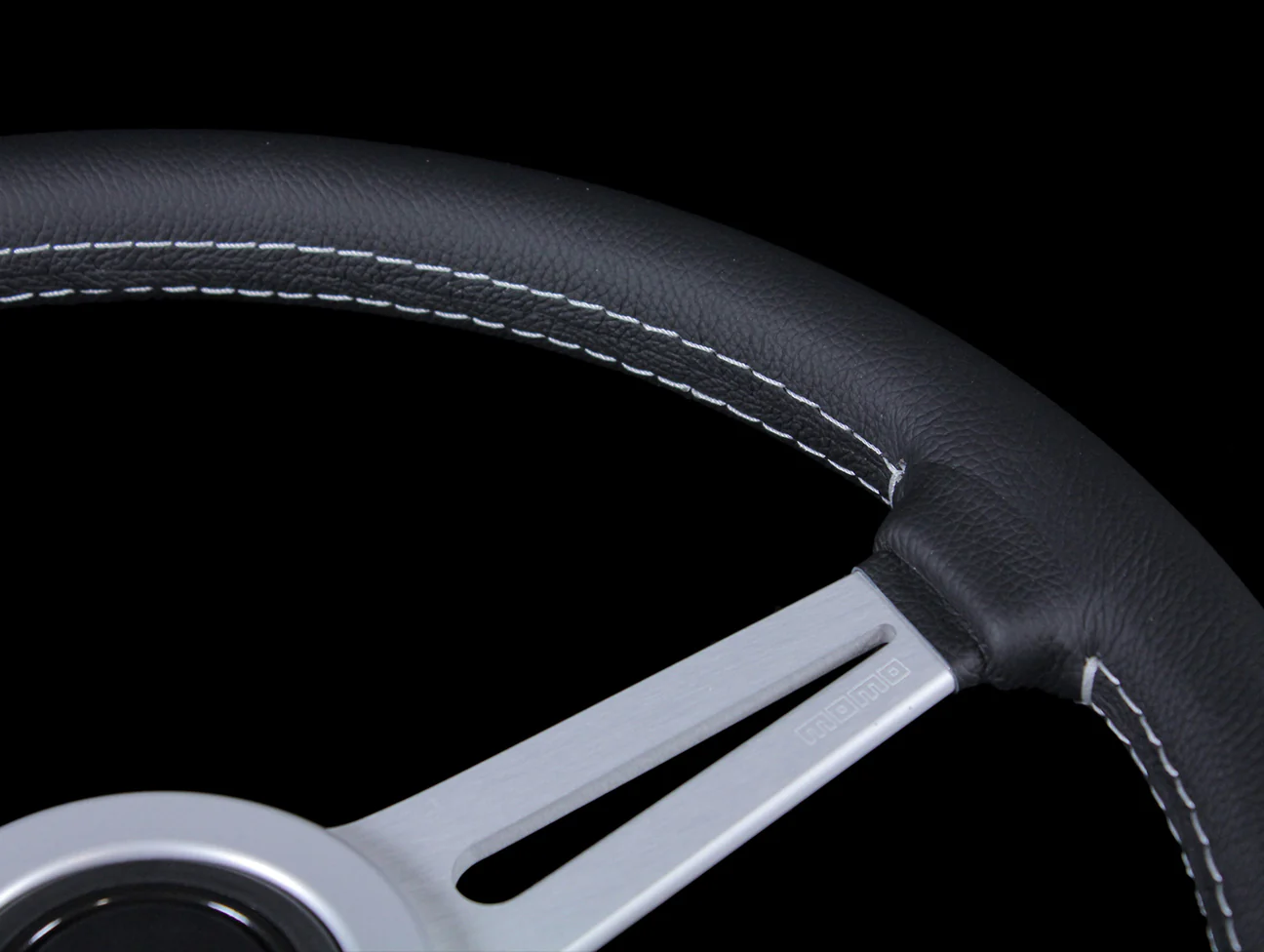 Momo Retro 360mm Steering Wheel - Image 4