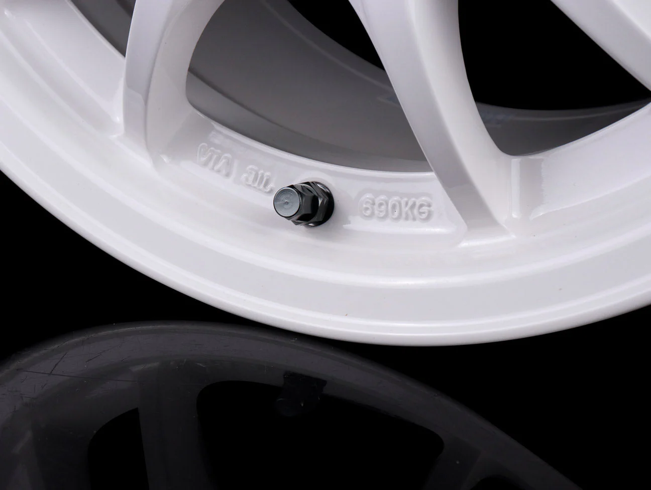 Mugen MC10L White Wheel - 15x8.0 / 5x114 / +32 - Image 3
