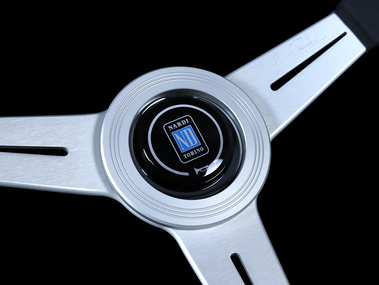 Nardi Classic 330mm Steering Wheel - Black Leather / Silver Spokes / Grey Stitch - Image 3