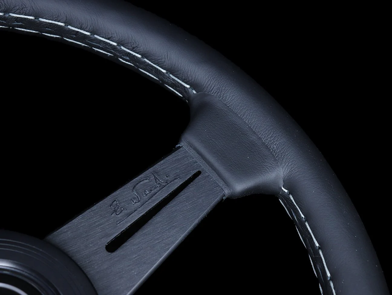 Nardi Classic 390mm Steering Wheel - Black Leather / Grey Stitch - Image 3