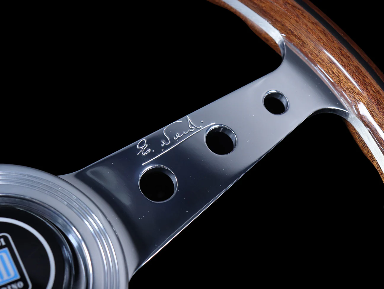 Nardi Classic Wood 360mm Steering Wheel w/Polished Round Hole Spokes - Image 3