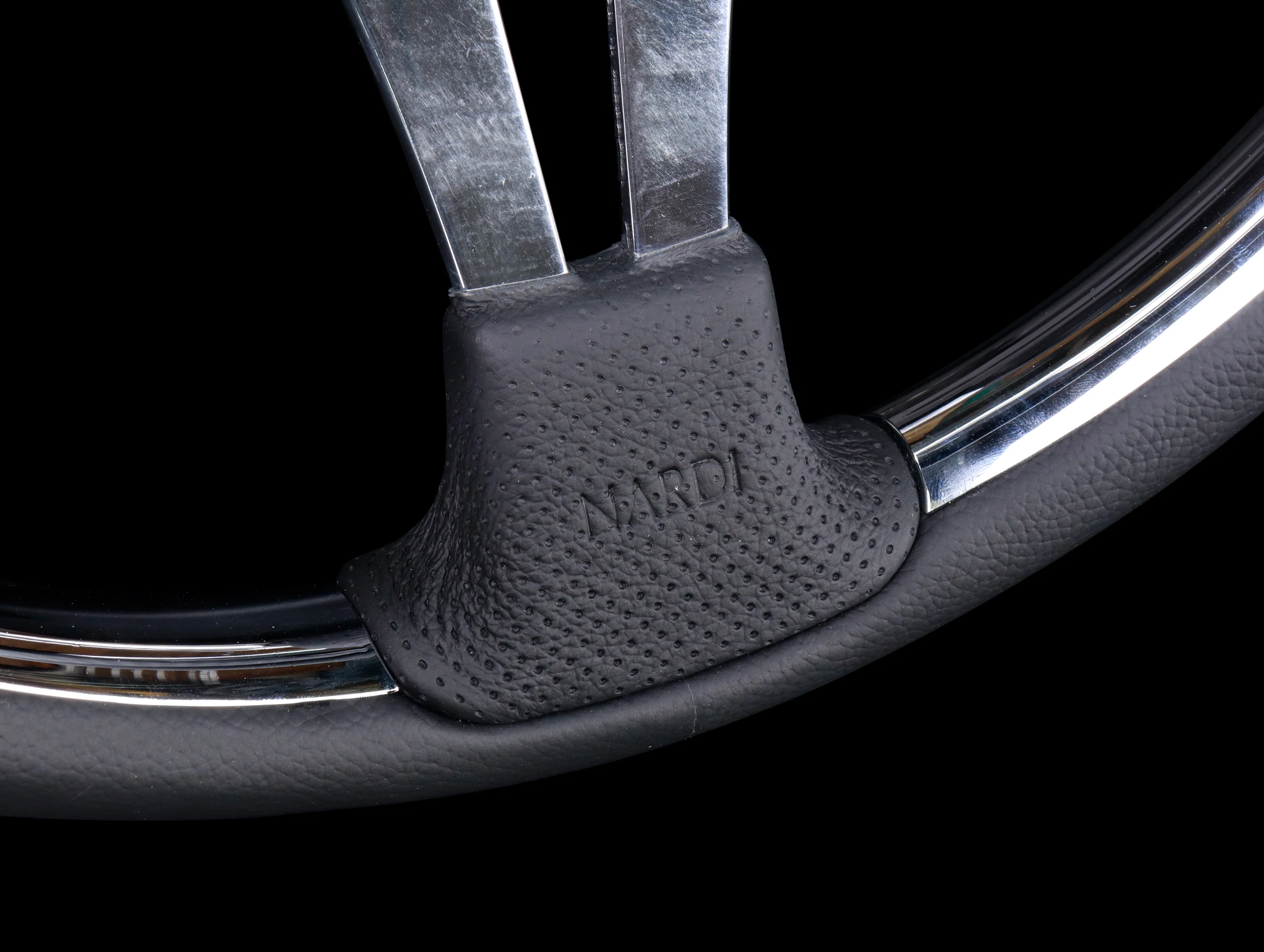 Nardi ND4 Metal 350mm Black Leather Wheel w/Polished Spokes (Open Box) - Image 7