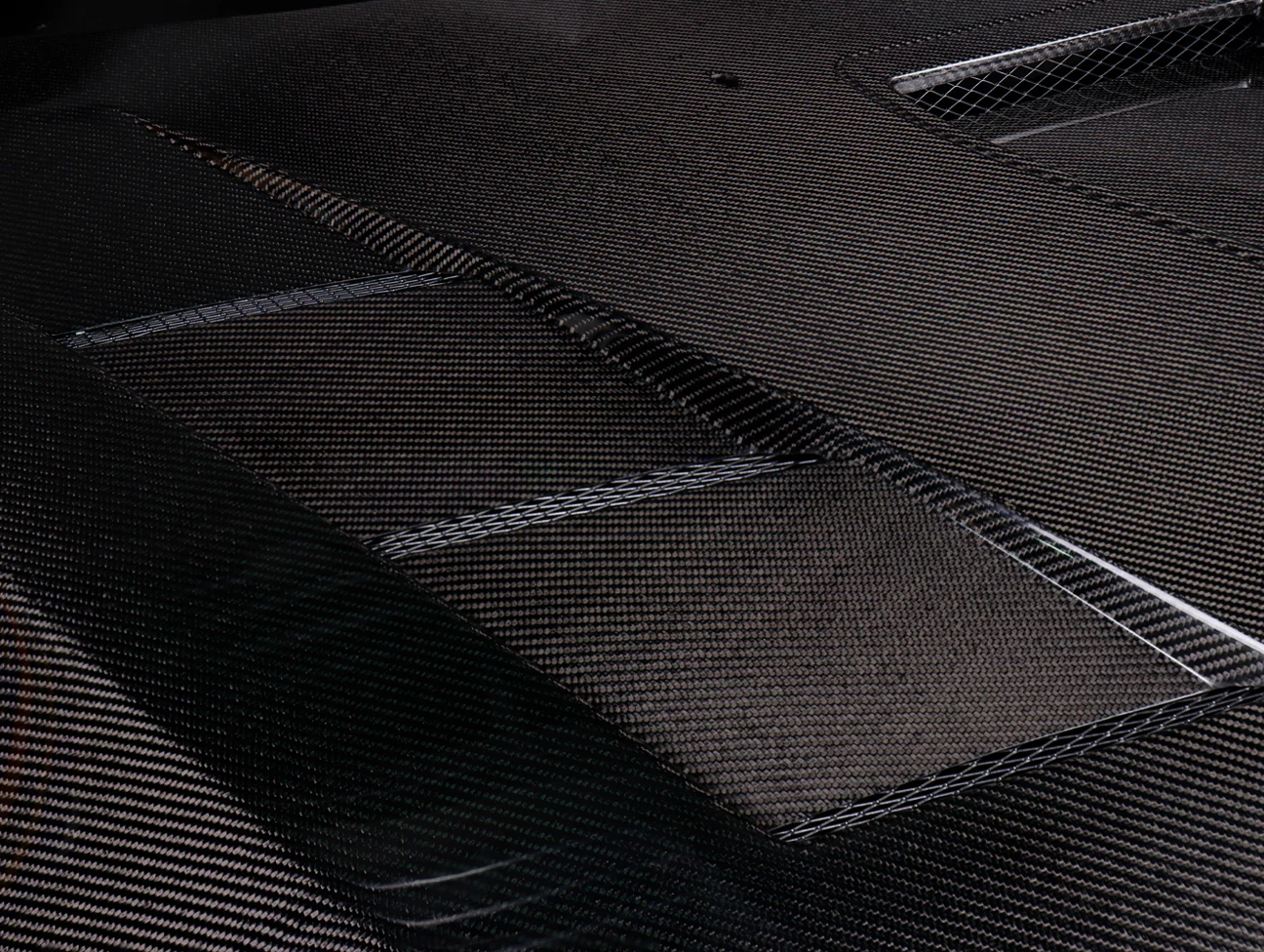 Seibon TS-Style Carbon Fiber Hood - 08-16 Mitsubishi Evolution X - Image 4