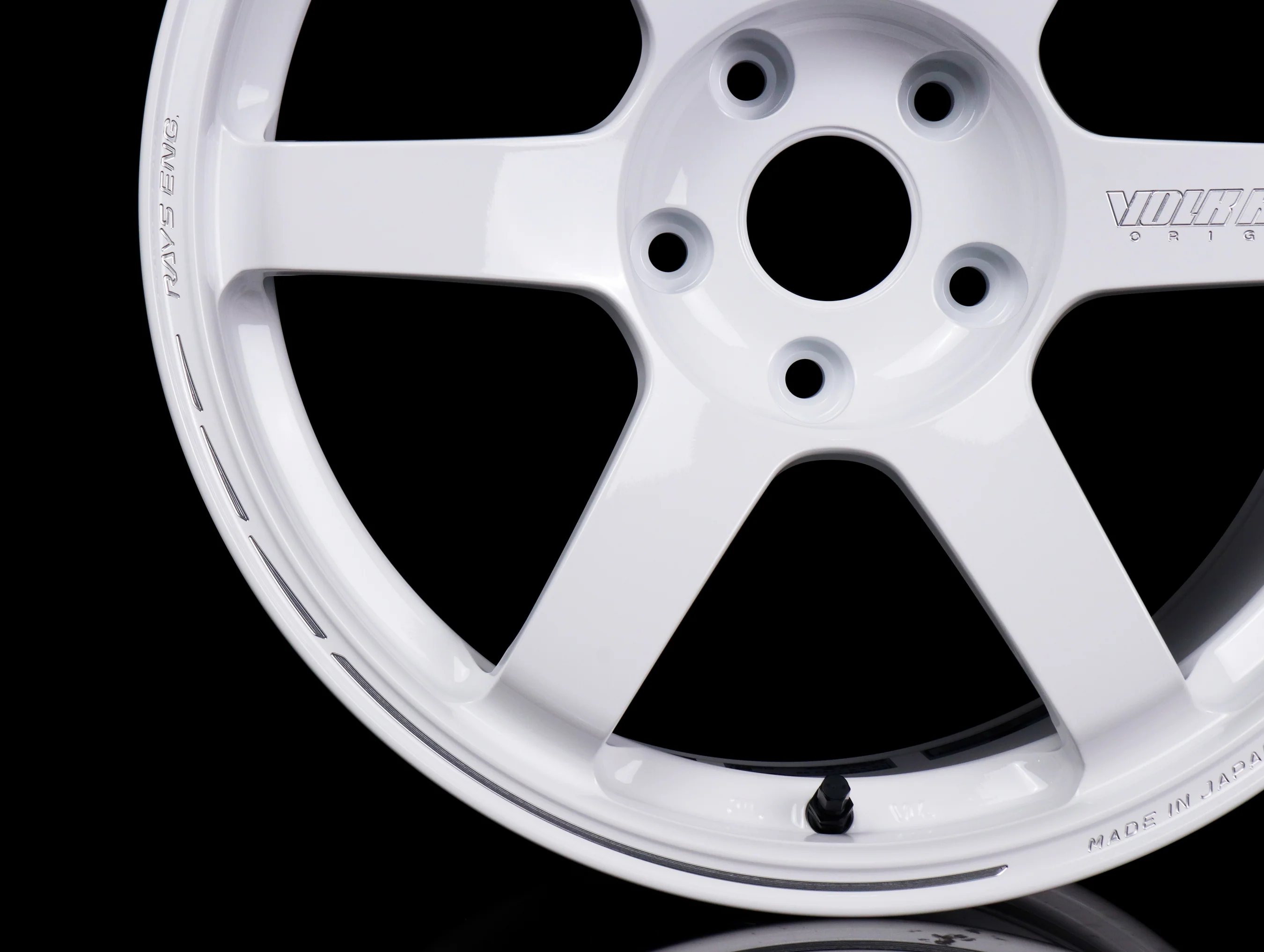 Volk Racing TE37 Saga S-Plus Time Attack Wheels - White/Redot / 18x9.5 / 5x120 / +38 - Image 9