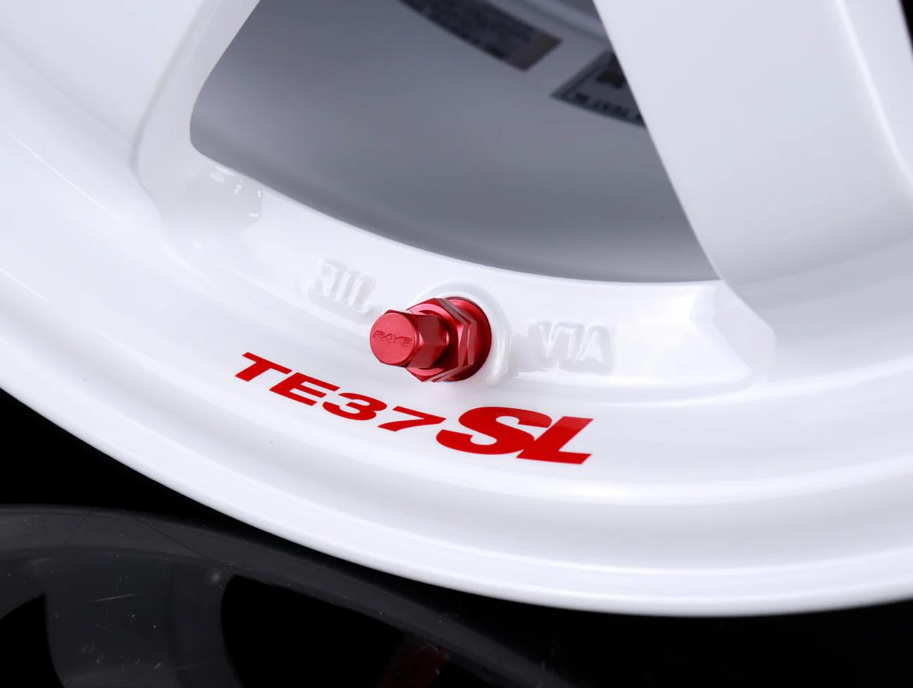 Volk Racing TE37SL Super Lap Edition - Dash White 15x8.0 / 5x114 / +32 - Image 3